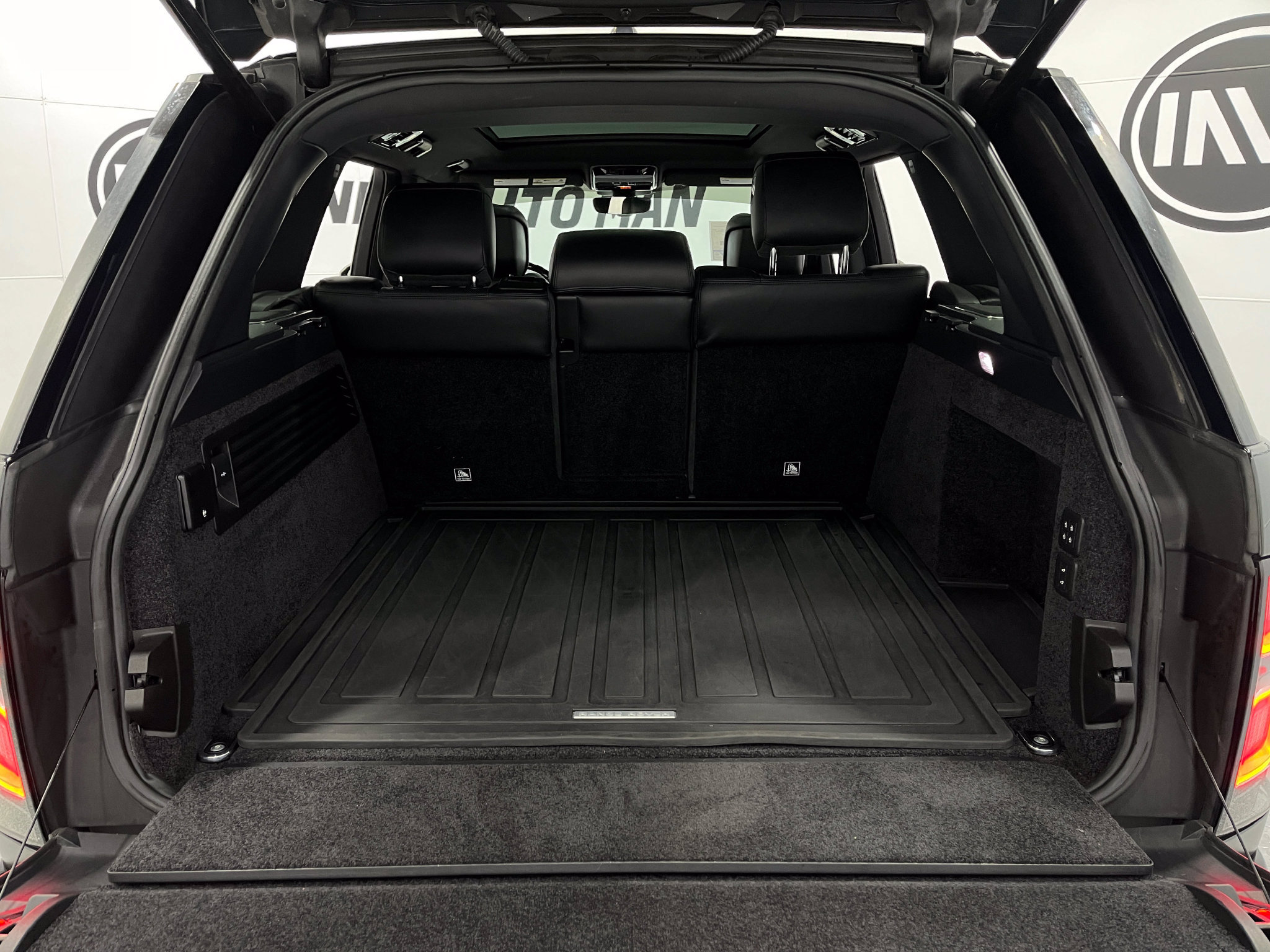 Used 2019 Land Rover Range Rover Supercharged AWD/4WD image 25