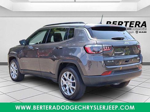 Used 2022 Jeep Compass Latitude AWD/4WD image 4