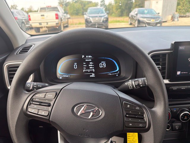 Used 2026 Hyundai Venue SE FWD image 12