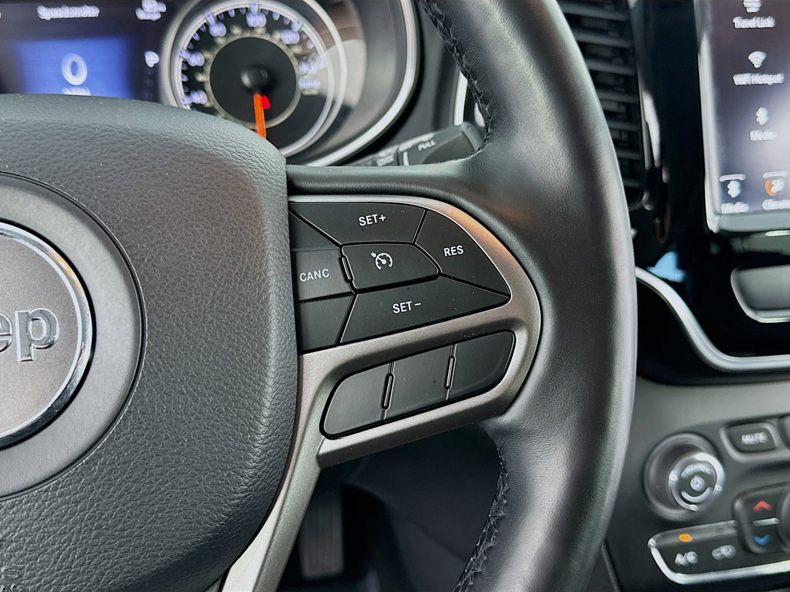Used 2020 Jeep Cherokee Limited AWD/4WD image 17
