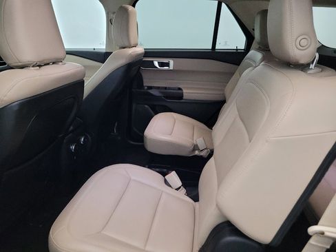 Used 2020 Ford Explorer XLT w/ Equipment Group 202A AWD/4WD image 18