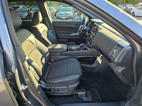 New 2025 Nissan Pathfinder Rock Creek image 29