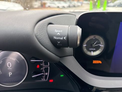 Certified 2024 Lexus ES 300h w/ Luxury Package image 35