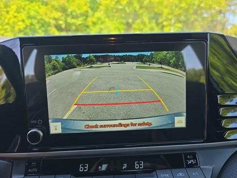 Used 2025 Toyota Camry SE FWD image 25