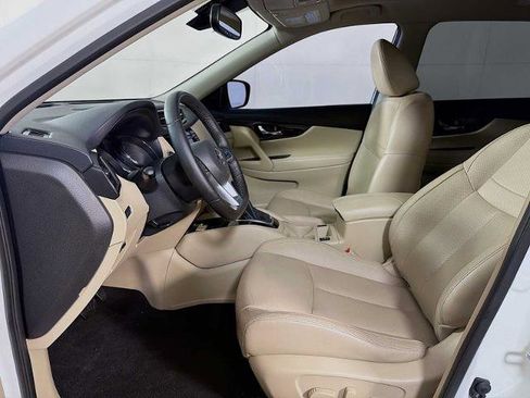 Certified 2018 Nissan Rogue SL w/ Premium Package image 17