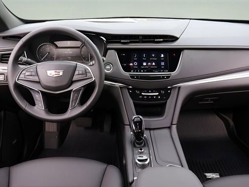 New 2026 Cadillac XT5 Luxury w/ LPO, ONYX Package FWD image 14