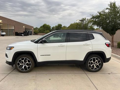 Certified 2025 Jeep Compass Limited AWD/4WD image 10