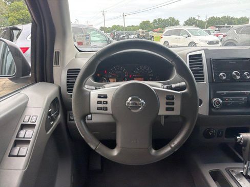 Used 2018 Nissan Frontier SV AWD/4WD image 17