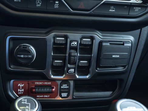 Used 2021 Jeep Gladiator Rubicon AWD/4WD image 34