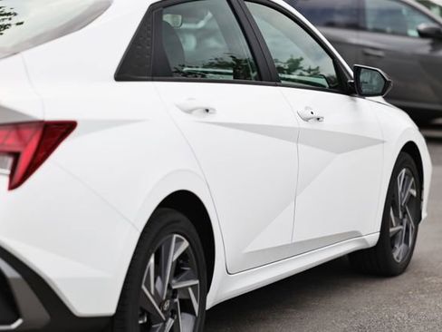 Certified 2025 Hyundai Elantra SEL FWD image 8