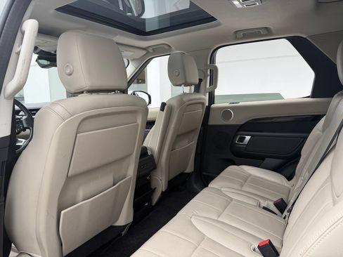 Used 2019 Land Rover Discovery SE AWD/4WD image 17