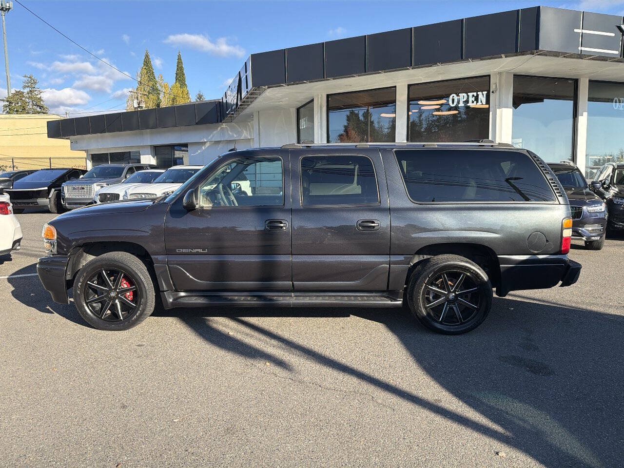Used 2004 GMC Yukon XL Denali AWD/4WD image 2