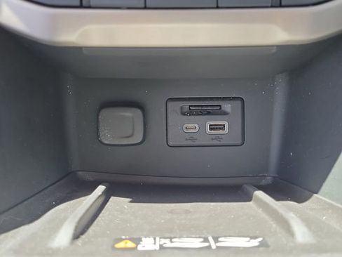 Used 2021 GMC Acadia Denali w/ Denali Ultimate Package AWD/4WD image 29