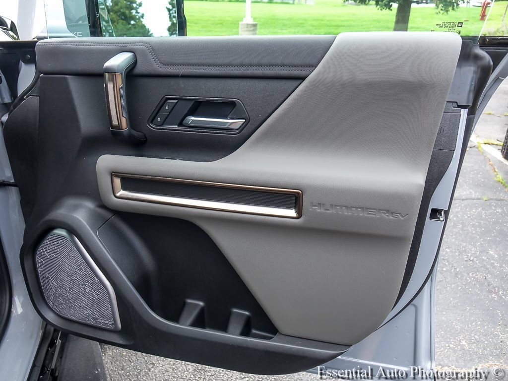 Used 2025 GMC Hummer EV 3X AWD/4WD image 30