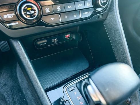 Certified 2022 Kia Niro LXS w/ Digital Cluster Package image 24