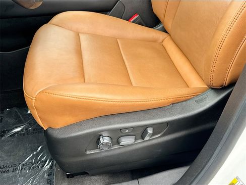 Used 2024 Cadillac XT4 Premium Luxury w/ Technology Package image 17