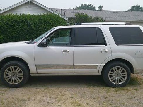 Used 2012 Lincoln Navigator 4WD image 1