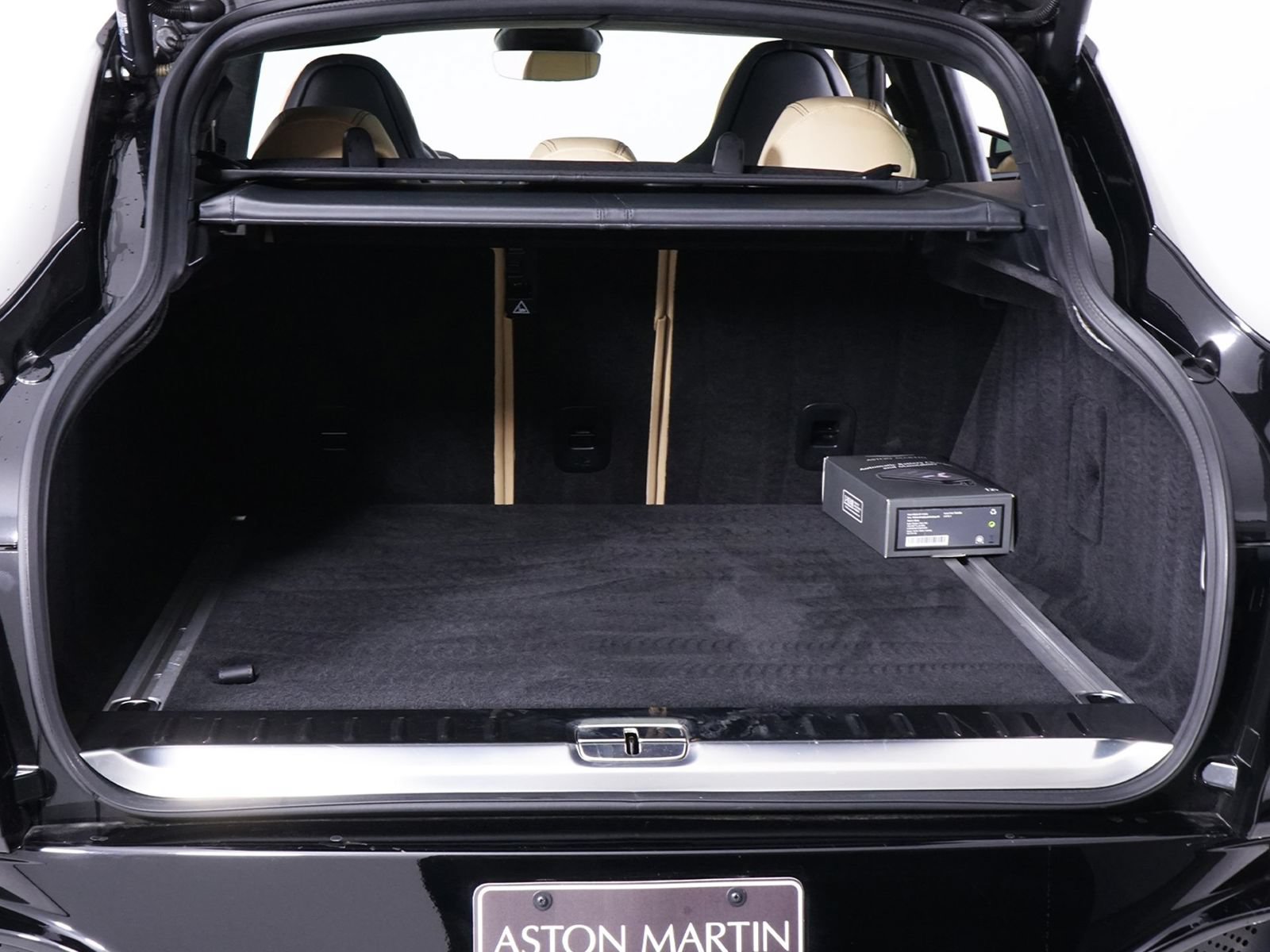 Used 2023 Aston Martin DBX AWD/4WD image 19