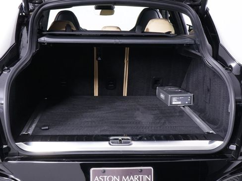 Used 2023 Aston Martin DBX AWD/4WD image 19