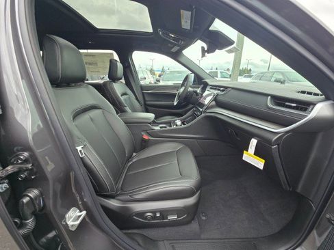 New 2025 Jeep Grand Cherokee Limited AWD/4WD image 12