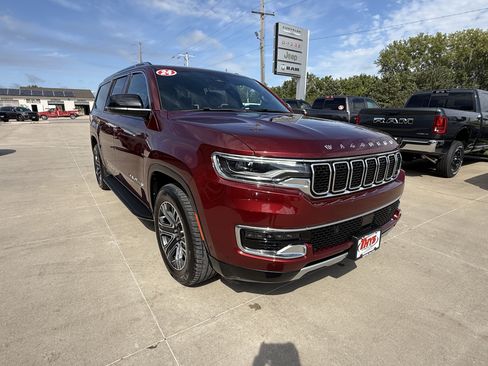 Used 2024 Jeep Wagoneer L Series II w/ Flexible Seating Group AWD/4WD image 36
