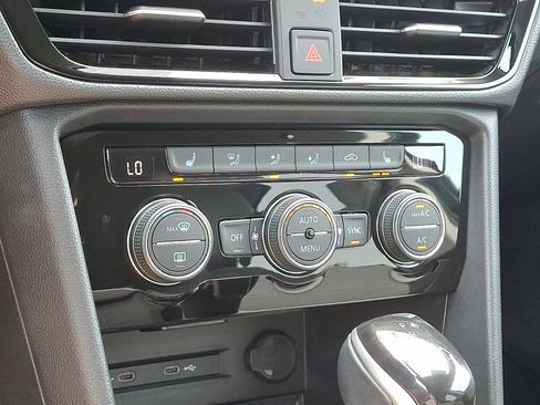 Used 2024 Volkswagen Taos SE image 15