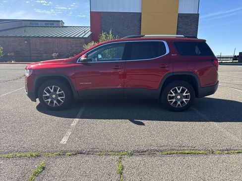 Used 2023 GMC Acadia SLT w/ Preferred Package image 3