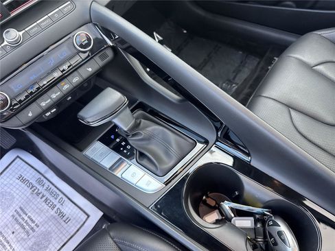 Used 2025 Hyundai Elantra Limited FWD image 14