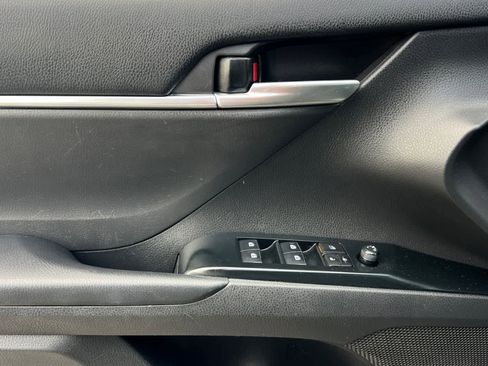 Used 2019 Toyota Camry SE FWD image 15