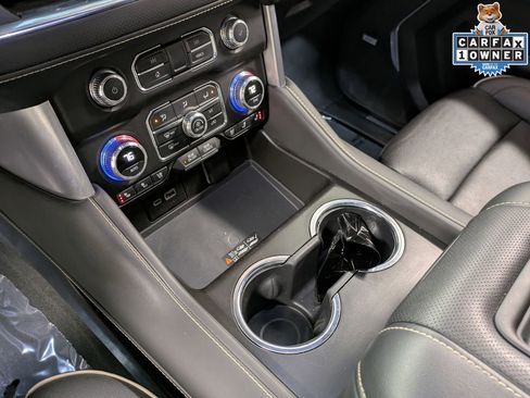 Used 2023 GMC Yukon XL SLT image 16