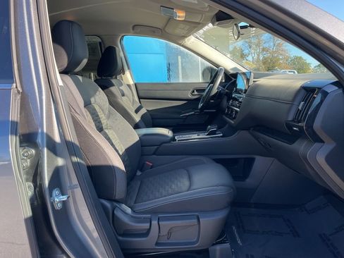 Used 2025 Nissan Pathfinder SV image 25