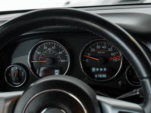 Used 2013 Jeep Wrangler Unlimited Rubicon image 17