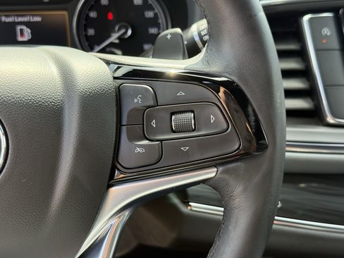 Used 2023 Buick Enclave Essence w/ Sport Touring Edition FWD image 17