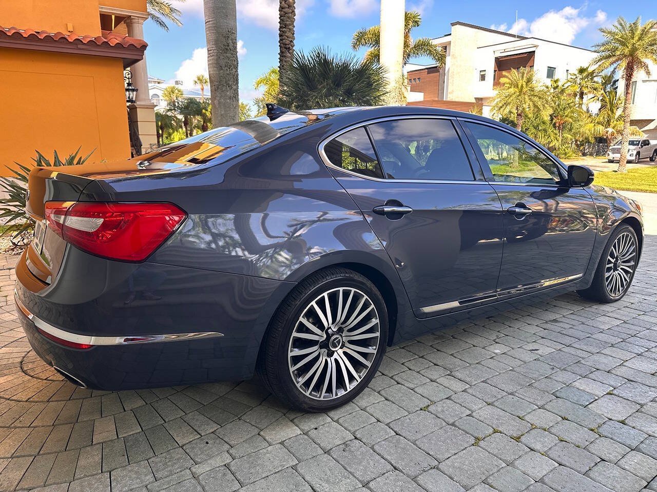 Used 2014 Kia Cadenza Premium w/ Technology Package FWD image 31