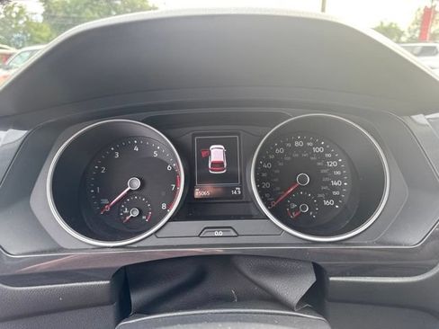 Used 2018 Volkswagen Tiguan SEL AWD/4WD image 18