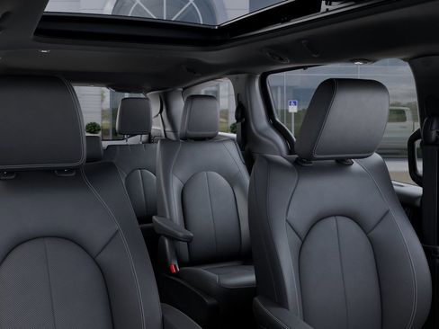 New 2026 Chrysler Pacifica Select image 27