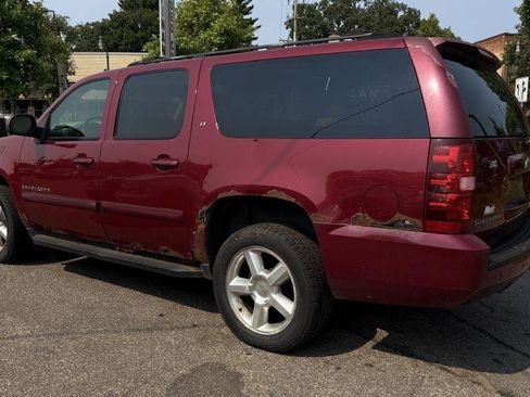 Used 2007 Chevrolet Suburban LT w/ LT Preferred Equipment Group AWD/4WD image 4