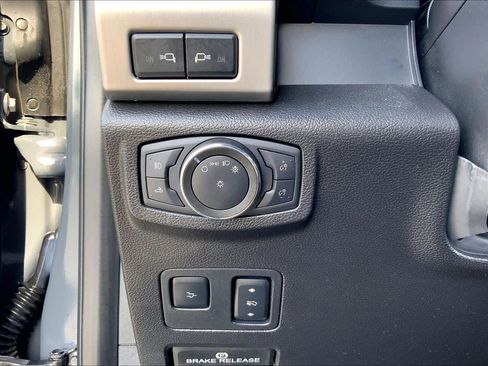 Used 2021 Ford F250 Platinum w/ FX4 Off-Road Package image 32