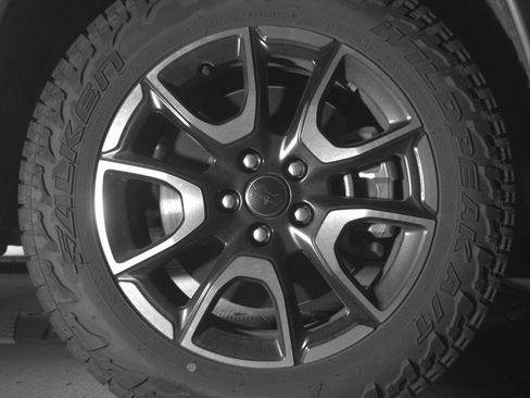Used 2025 Jeep Compass Trailhawk AWD/4WD image 10
