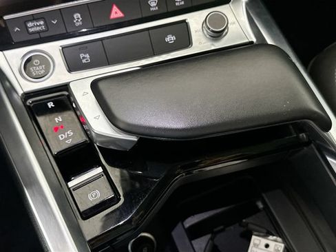 Used 2021 Audi e-tron Premium w/ Convenience Plus Package AWD/4WD image 16