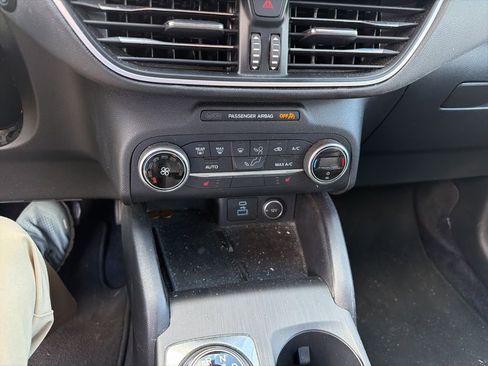 Used 2020 Ford Escape SE Sport image 22