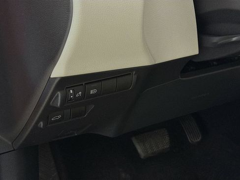 Used 2022 Toyota Corolla Cross XLE w/ Convenience Package FWD image 13