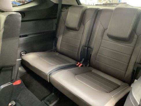 Certified 2025 Volkswagen Atlas SEL image 9