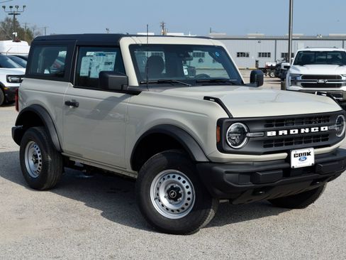 New 2026 Ford Bronco 2-Door image 3