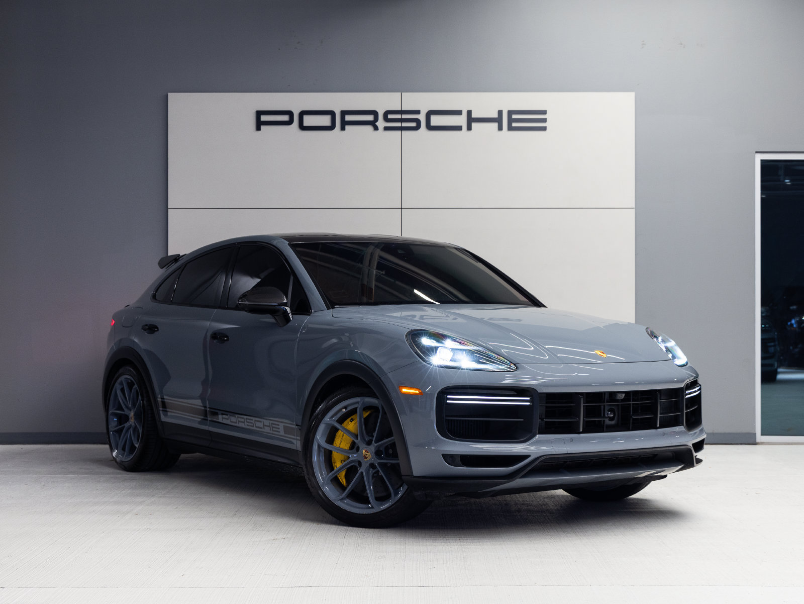 Certified 2023 Porsche Cayenne Turbo GT AWD/4WD image 9