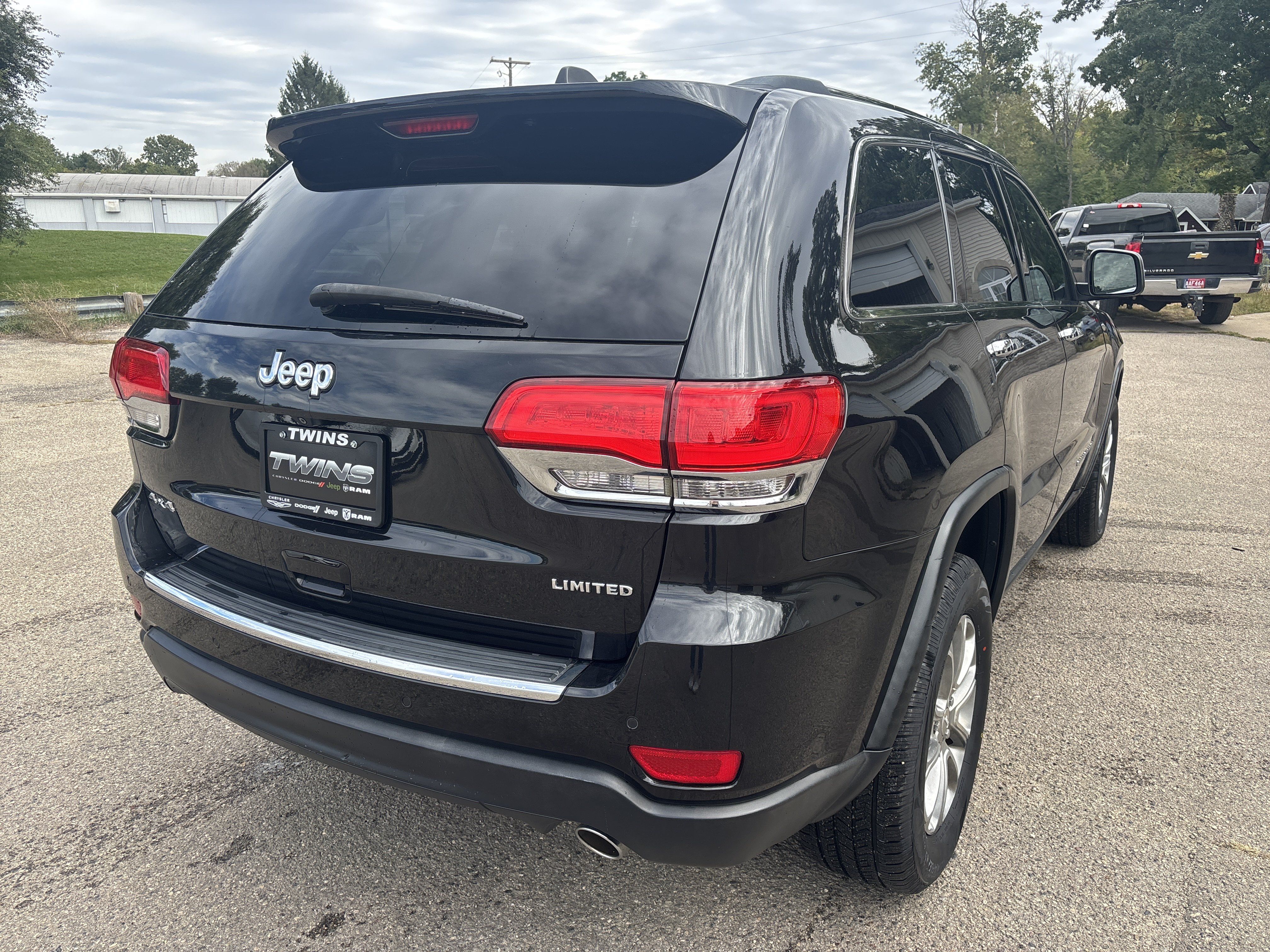 Used 2015 Jeep Grand Cherokee Limited w/ Luxury Group II AWD/4WD image 4