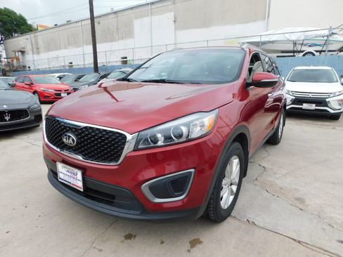 Used 2016 Kia Sorento FWD w/ LX Convenience Package image 3