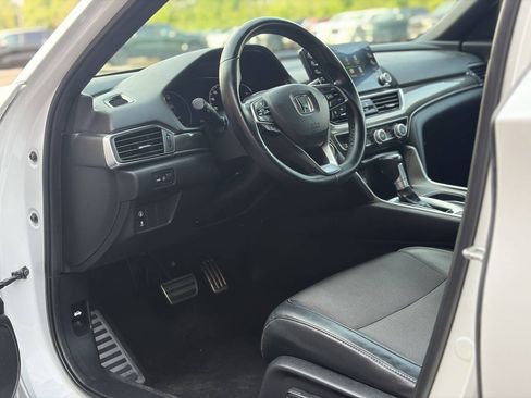 Used 2018 Honda Accord Sport image 9