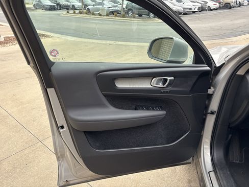 Used 2025 Volvo XC40 B5 Plus image 14