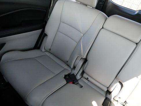 Used 2017 Honda Pilot Touring image 12